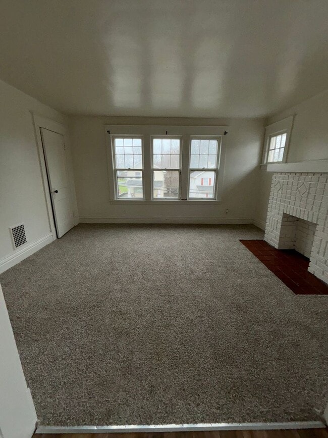 512 E Hillcrest Ave in New Castle, PA - Building Photo - Building Photo