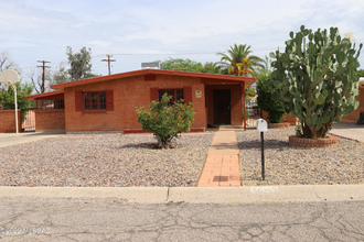 6139 E 2nd St in Tucson, AZ - Foto de edificio - Building Photo