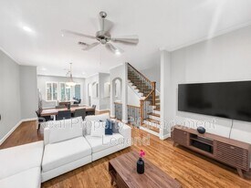 15850 Quorum Dr in Addison, TX - Building Photo