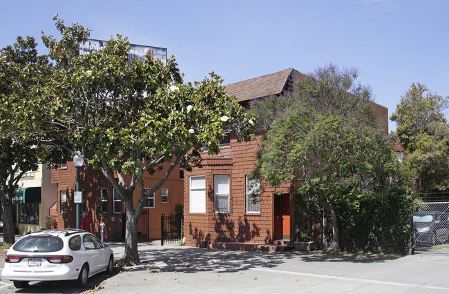 2930-2932 Adeline St in Berkeley, CA - Foto de edificio - Building Photo