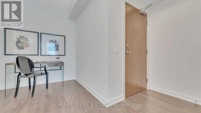 2212-2212 Lake Shore Blvd W in Toronto, ON - Building Photo - Building Photo