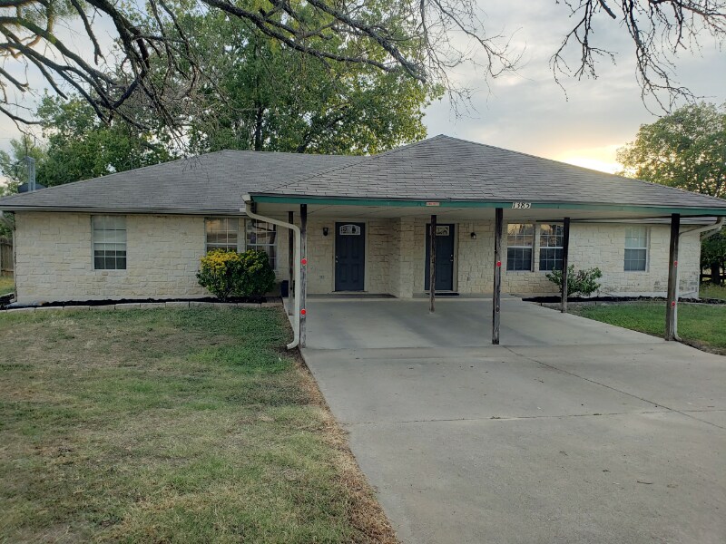 1385 TX-332 Loop in Liberty Hill, TX - Building Photo