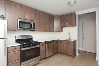 3405 W Fullerton Ave, Unit M01H in Chicago, IL - Foto de edificio - Building Photo