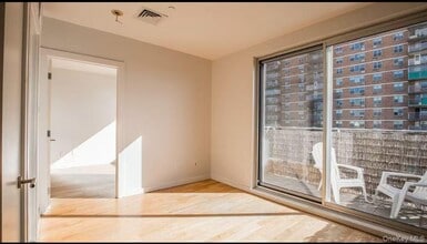 21 Montrose Ave in Brooklyn, NY - Building Photo - Building Photo