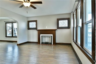 223-225-225 E Liberty St, Unit 223 in Girard, OH - Foto de edificio - Building Photo