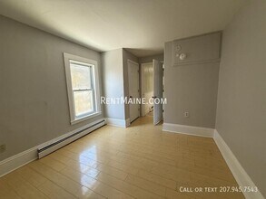24 Birch St in Bangor, ME - Building Photo - Building Photo