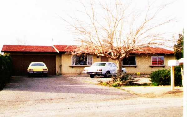 13925 Spruce St in Hesperia, CA - Foto de edificio - Building Photo