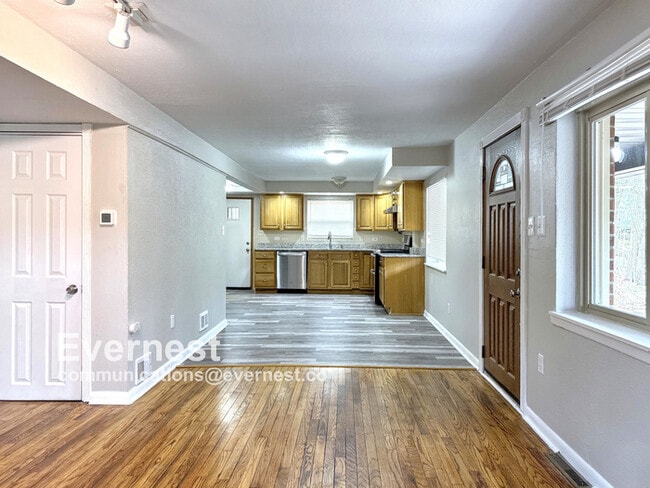 116 Saunders Station Rd in Trafford, PA - Building Photo - Building Photo