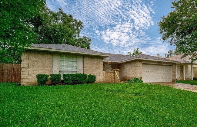1126 W Belgravia Dr in Pearland, TX - Building Photo - Building Photo