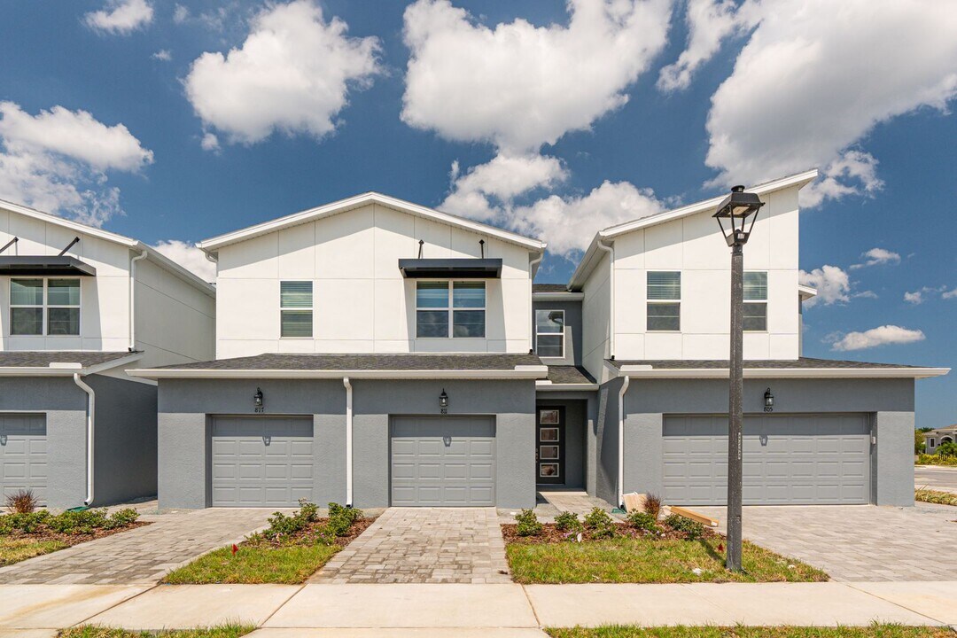 811 Spring Palms Lp in Alafaya, FL - Building Photo