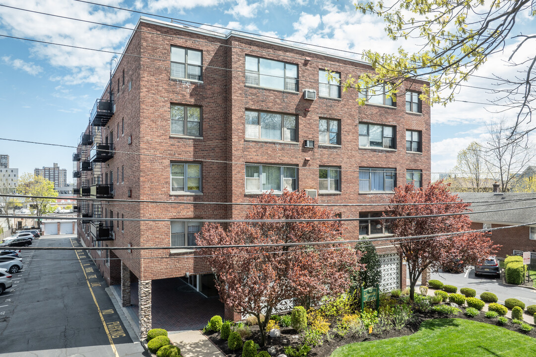 Deauville Towers in Fort Lee, NJ - Building Photo