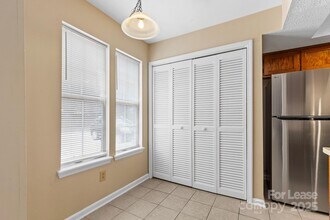 2952 Iron Gate Ln in Charlotte, NC - Building Photo - Building Photo