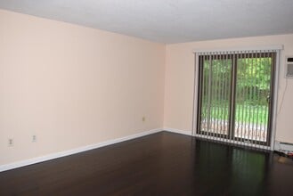 12-12 Strawberry Bank Rd in Nashua, NH - Building Photo - Building Photo