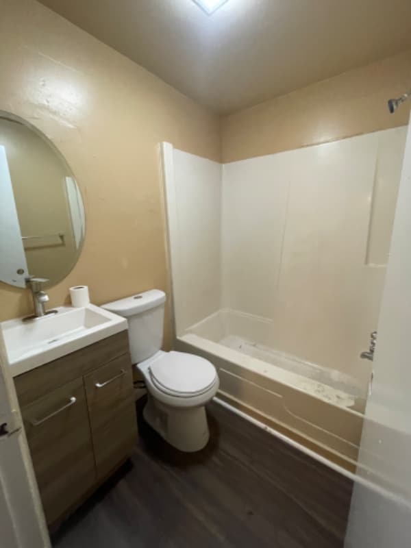 422 Mitchell Ave in Clairton, PA - Foto de edificio - Building Photo