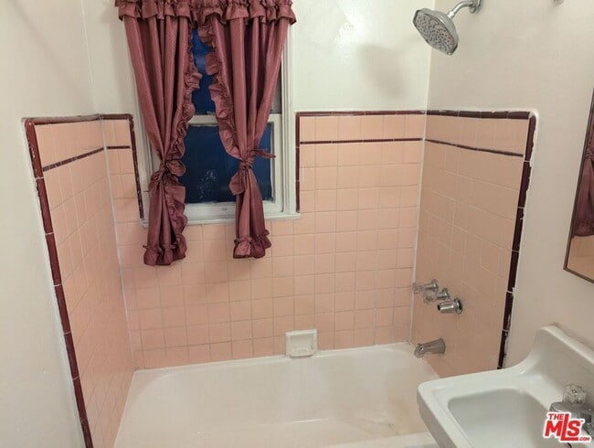 8472 Main St in Los Angeles, CA - Building Photo - Building Photo