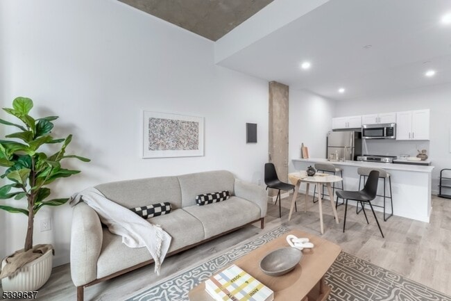 property at 10 Commerce Ct