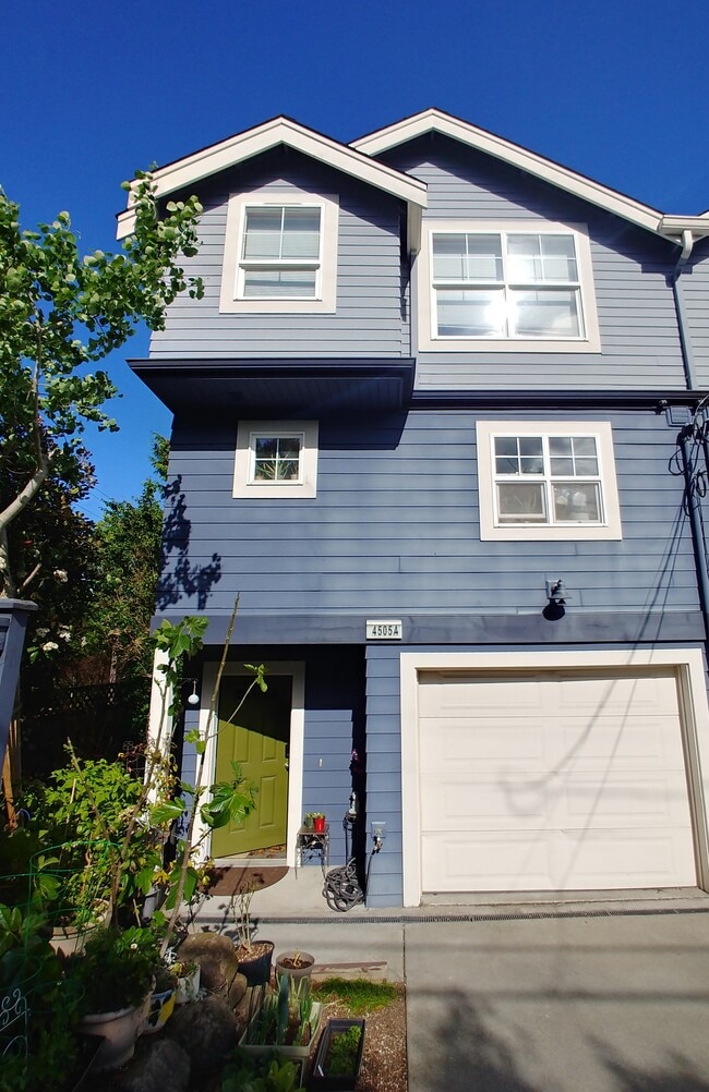4505 40th Ave SW in Seattle, WA - Building Photo - Building Photo