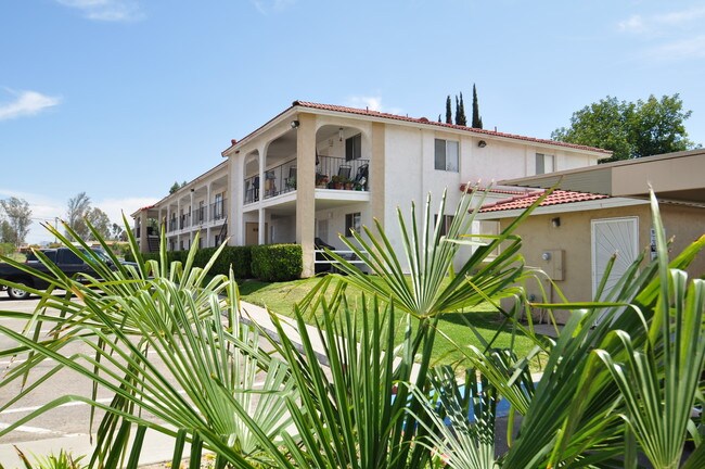 Terre at Canyon in Ramona, CA - Foto de edificio - Building Photo