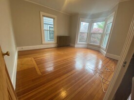 8 Forest St, Unit 2R in Cambridge, MA - Building Photo