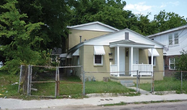 13 Norman St in Charleston, SC - Building Photo - Building Photo