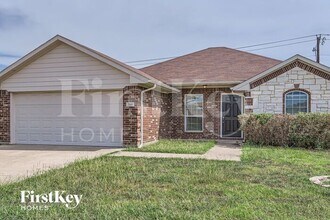 260 Meadowcrest Dr in Terrell, TX - Building Photo - Building Photo