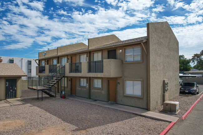 Casita Robles Apartments in Phoenix, AZ - Building Photo - Building Photo