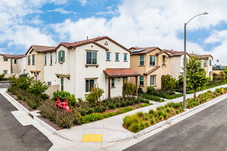 Harmony Park in Redlands, CA - Foto de edificio - Building Photo