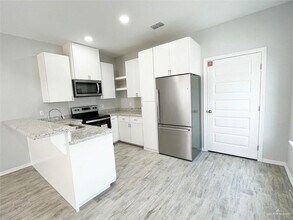 1501 W Heritage Dr in Pharr, TX - Building Photo - Building Photo