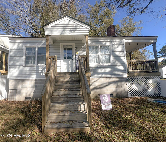 2402 Oaks Rd in New Bern, NC - Building Photo - Building Photo