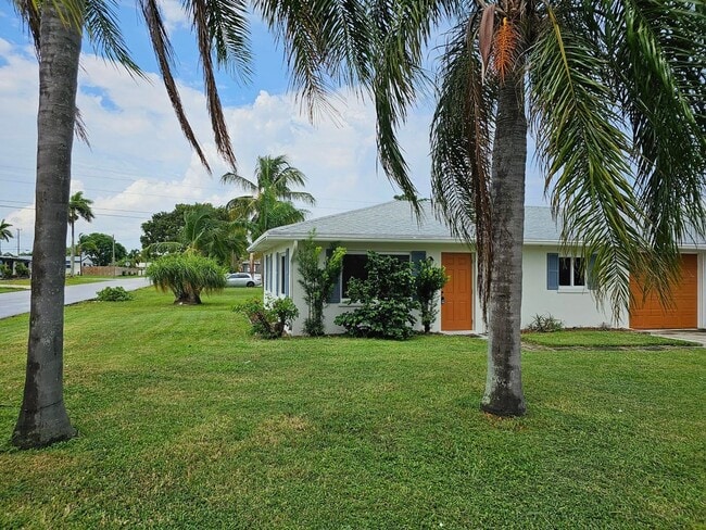 145 SW 8th Ave in Boynton Beach, FL - Building Photo - Building Photo