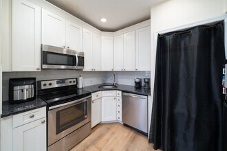 100 Clinton St in Hoboken, NJ - Building Photo - Building Photo