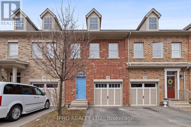 30 Robert Peel Rd in Kitchener, ON - Building Photo - Building Photo