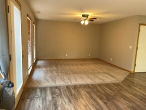 6705 Milan Dr in Lincoln, NE - Foto de edificio - Building Photo