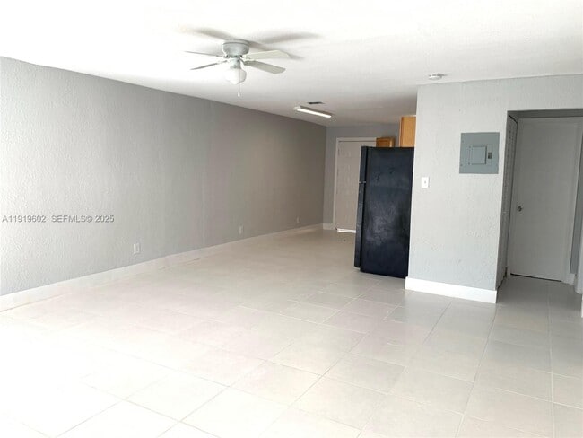 860 NW 6th Ave in Pompano Beach, FL - Building Photo - Building Photo