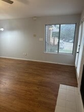 2300 Balsam Dr in Arlington, TX - Foto de edificio - Building Photo