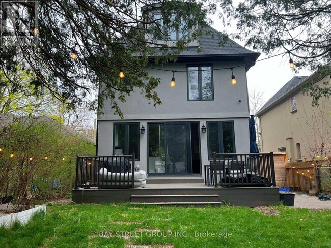 16 Enfield Ave