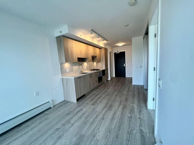 13350 Central Ave in Surrey, BC - Building Photo - Building Photo
