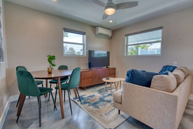 126 Mango St in Fort Myers Beach, FL - Building Photo - Building Photo