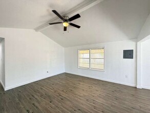 206 Southlawn Ave in San Antonio, TX - Foto de edificio - Building Photo