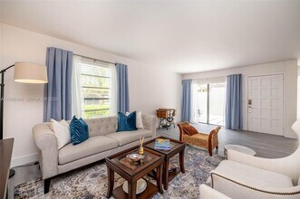 4702 SW 67th Ave in Miami, FL - Building Photo - Building Photo