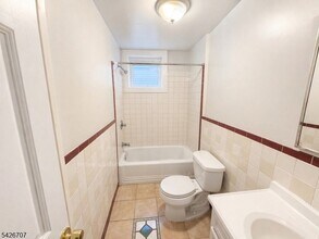 119 N 11th St, Unit 2 in Newark, NJ - Foto de edificio - Building Photo