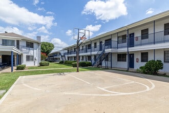 Metro at 1515 in Carrollton, TX - Building Photo - Building Photo