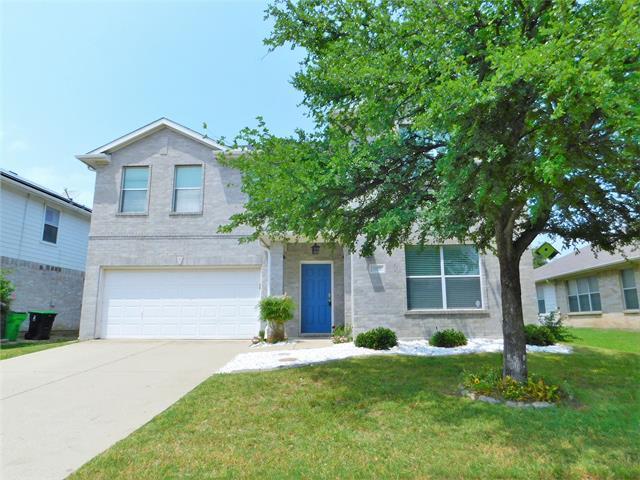1107 Mockingbird Dr in Aubrey, TX - Building Photo