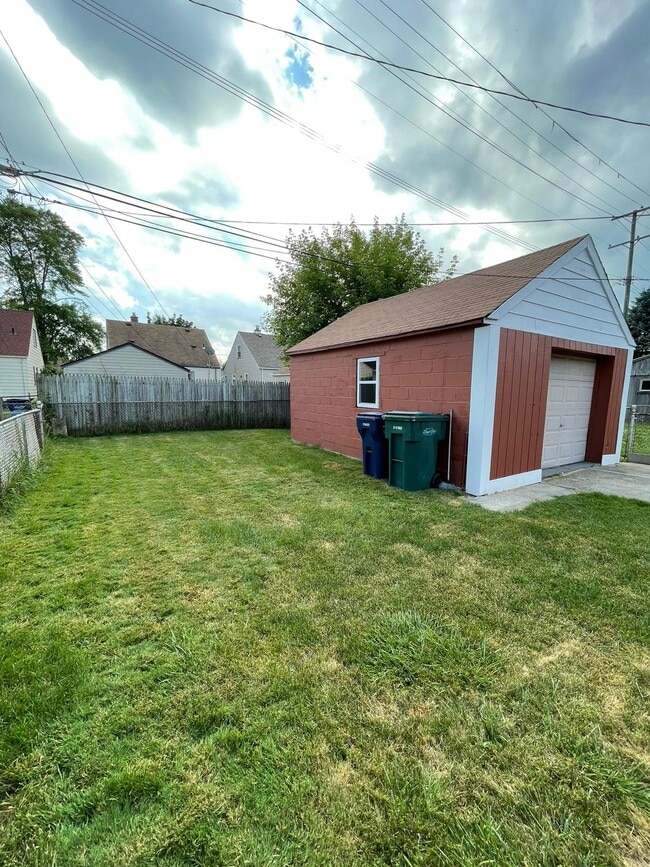 811 White Ave in Lincoln Park, MI - Building Photo - Building Photo