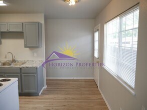 2801 Lerwick Rd in Sacramento, CA - Building Photo - Building Photo