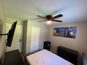 2500 Fallcreek St in Arlington, TX - Foto de edificio - Building Photo