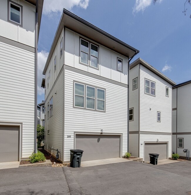 2015 Eastland Ave in Nashville, TN - Building Photo - Building Photo