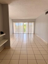 8775 Park Blvd, Unit 412 in Miami, FL - Building Photo