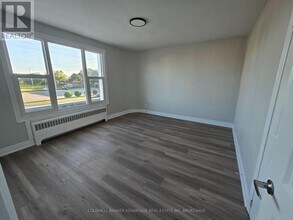 936 E Main St in Welland, ON - Building Photo - Building Photo