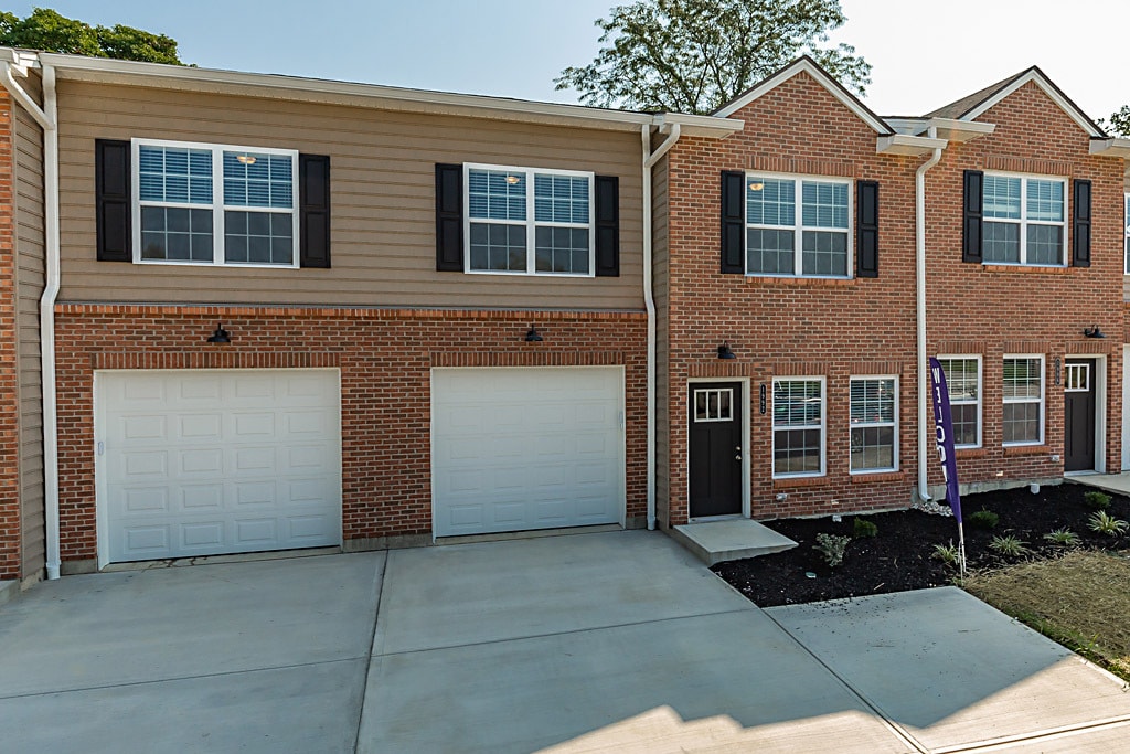 2000 Terrace Ct in Florence, KY - Building Photo